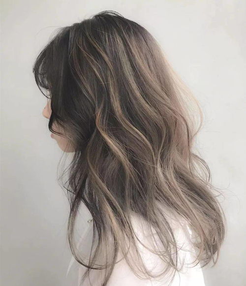 青木亞麻灰 低調(diào)的顯白魅力與色彩美學(xué)